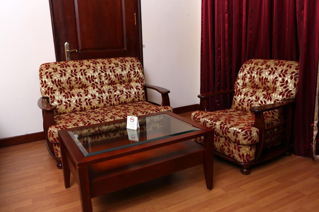 Joys Palace Hotel Thrissur Экстерьер фото