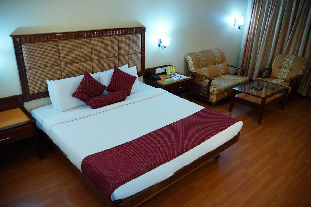 Joys Palace Hotel Thrissur Экстерьер фото