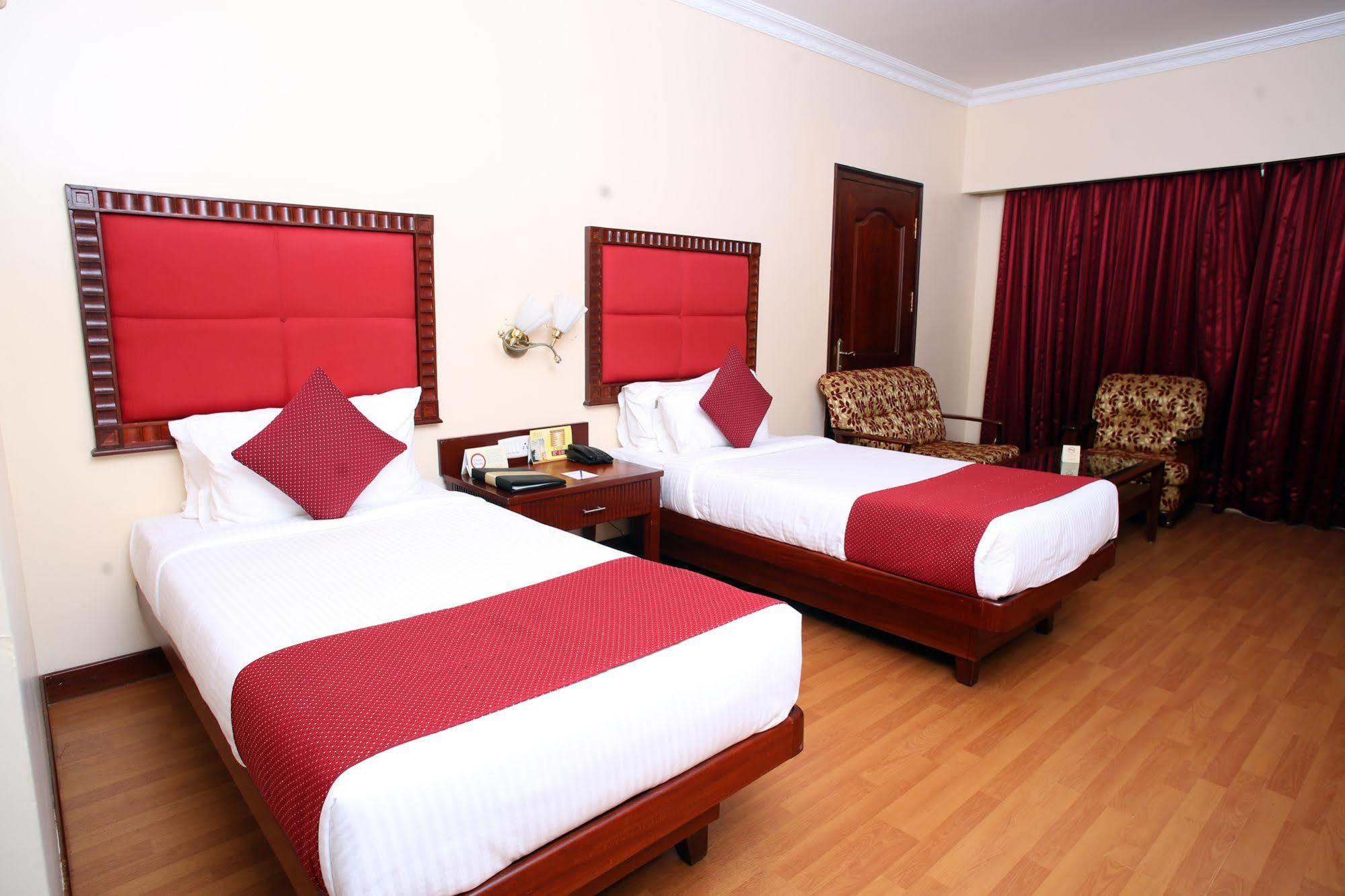 Joys Palace Hotel Thrissur Экстерьер фото
